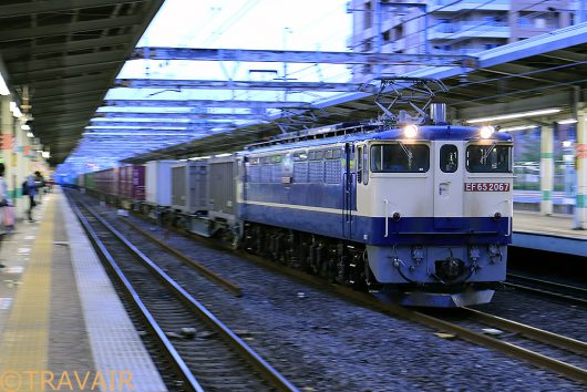 EF65-2067 1090レ 市川駅