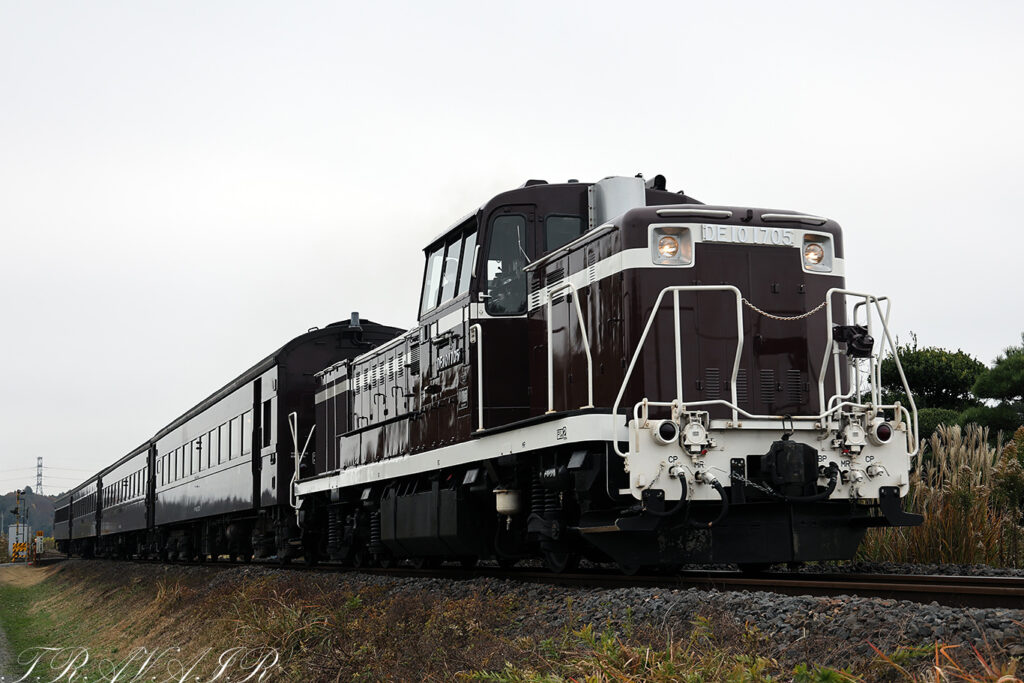 11/26)DE10-1705の「旧型客車で行く奥久慈の旅」 | TRAVAIR Railway