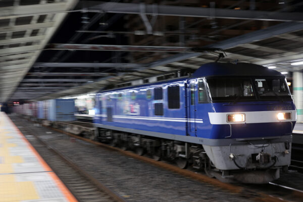 EF210-132 1090レ 市川駅