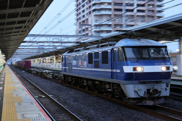 2025.5.24 18:29撮影 1092レ 市川駅