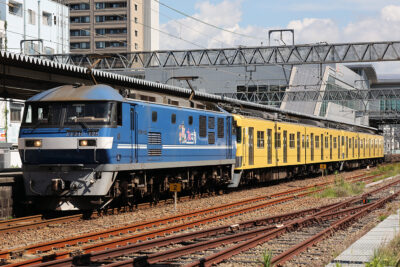清水駅を通過する甲種