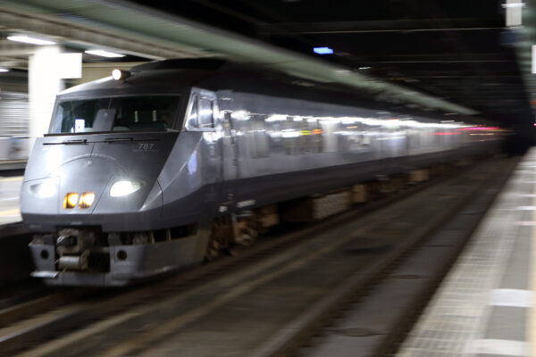 2025.8.22 22:12撮影 4326M 吉塚駅