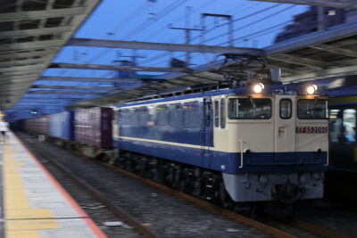 2025.8.27 18:26撮影 1090レ 市川駅