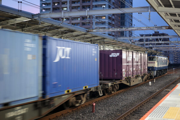 2025.8.27 18:26撮影 1090レ 市川駅（後追い）