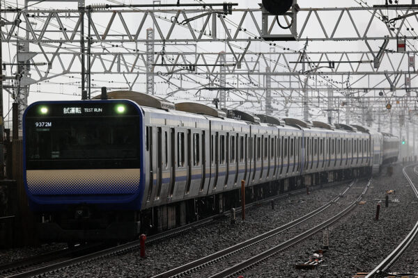 2025.10.25 14:42撮影 試9372M 市川駅