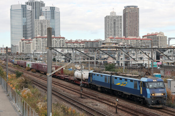 2025.11.29 13:05撮影 2086レ 新鶴見~尻手間