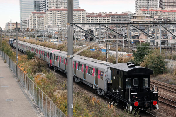 2025.11.29 13:11撮影 9864レ 鶴見～新鶴見間（後追い）